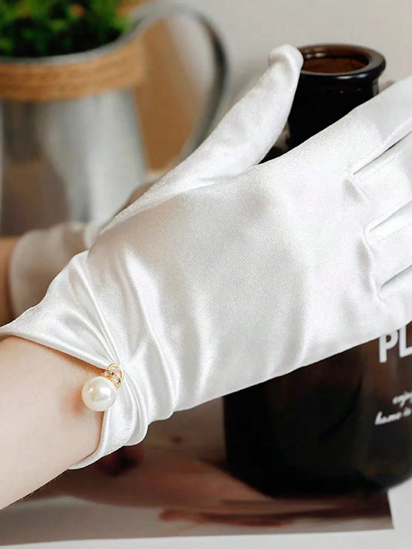 1pair White Short Satin & Pearl Solid Color Gloves Suitable For Wedding, Party, Driving And Daily Use