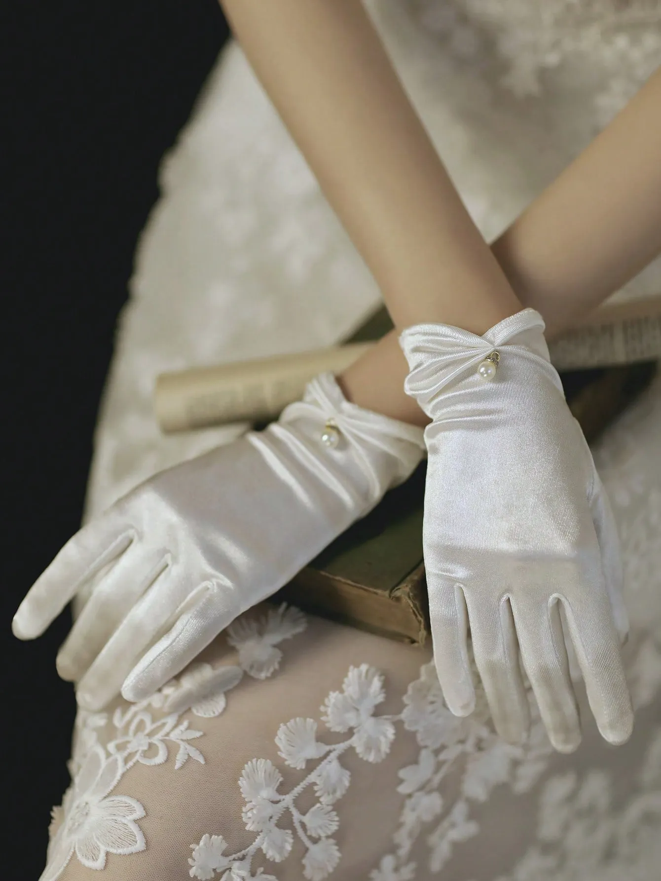 1pair White Short Satin & Pearl Solid Color Gloves Suitable For Wedding, Party, Driving And Daily Use